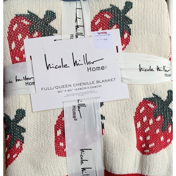 Nicole Miller Strawberry Chenille Full/Queen Blanket with Strawberries 90"x90" - Picture 1 of 2
